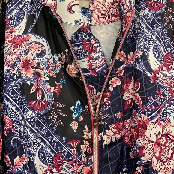 Chicos Zenergy size 3 (16-18) floral windbreaker/jacket/top with bag for storage - Picture 4 of 11
